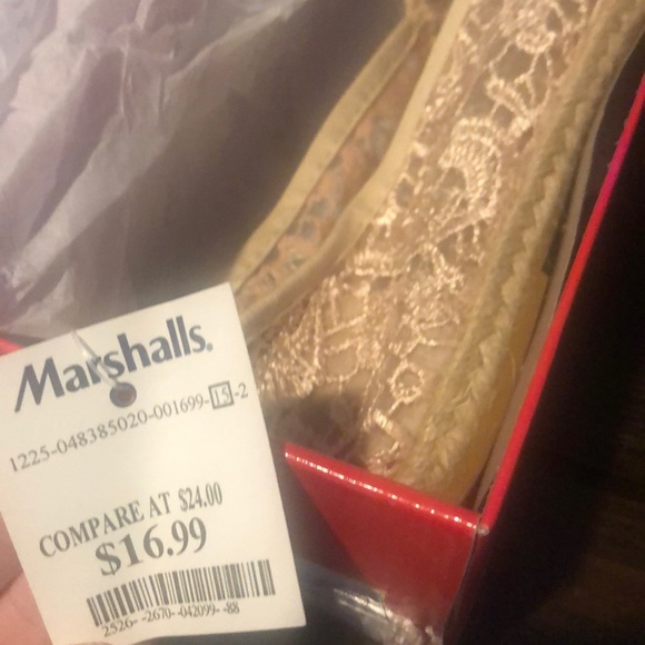 Shoes - Picture 4 of 4